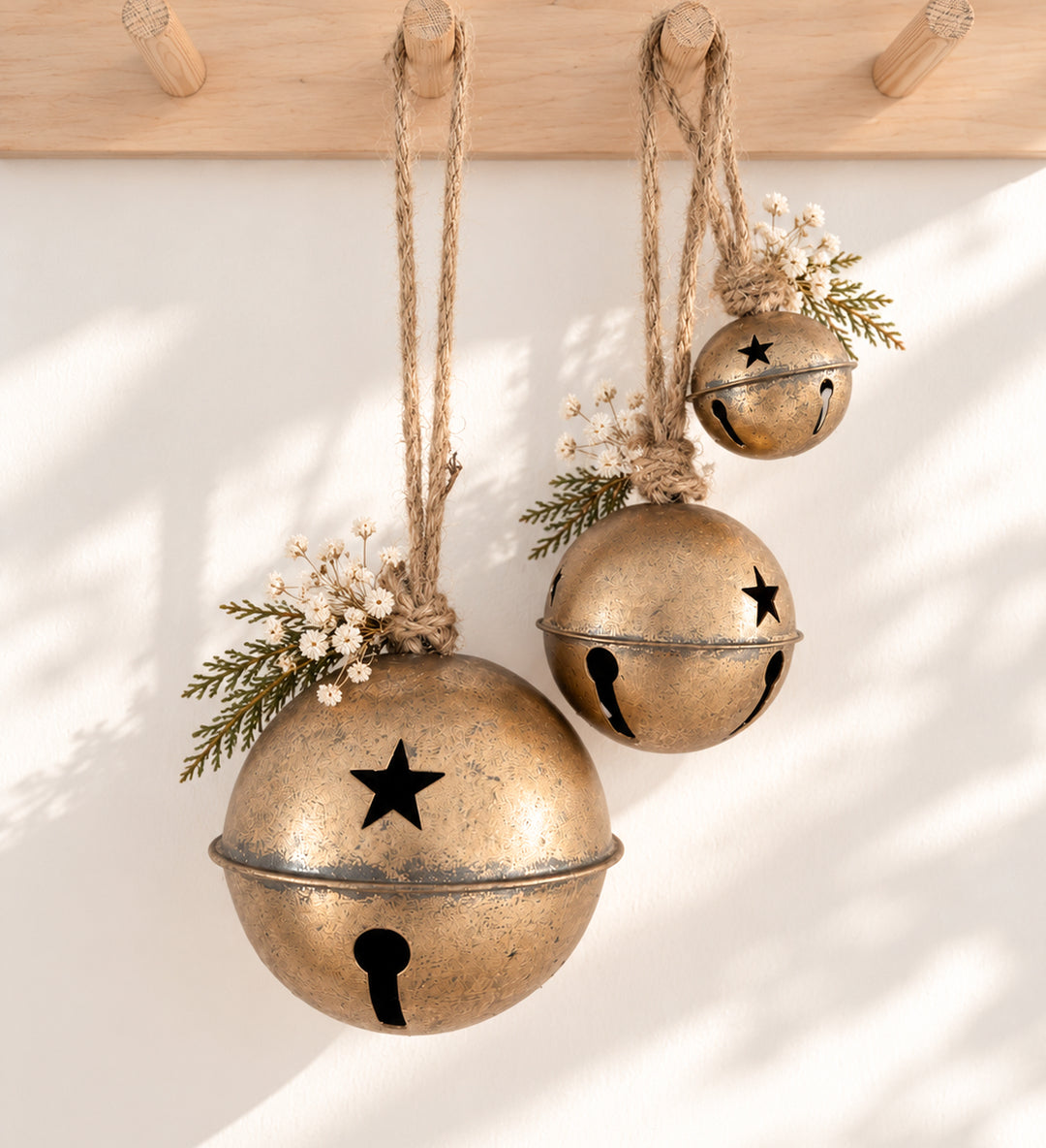 Cloche dorée avec étoiles ajourées - 3 tailles disponibles