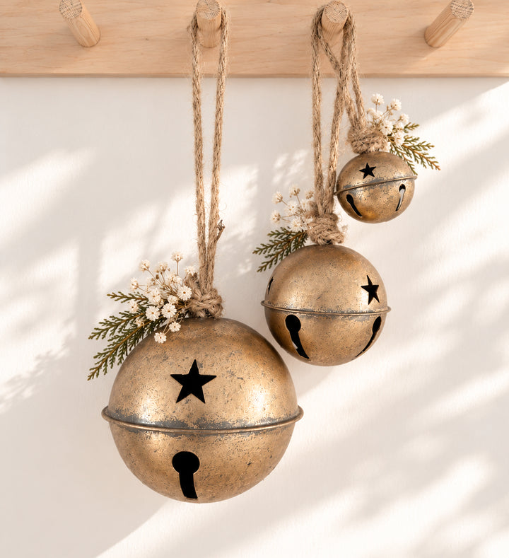Cloche dorée avec étoiles ajourées - 3 tailles disponibles