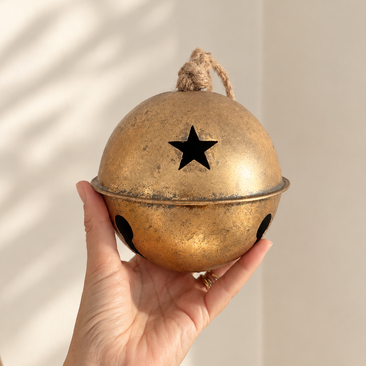 Cloche dorée avec étoiles ajourées - 3 tailles disponibles