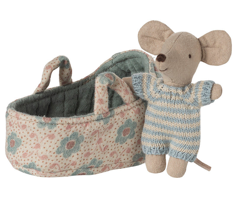 Bébé souris garçon dans son couffin  "Maileg"