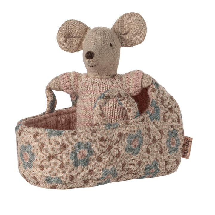 Bébé souris Maileg fille et son couffin