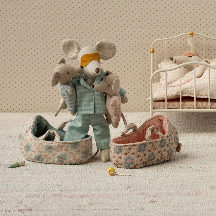 Bébé souris Maileg fille et son couffin