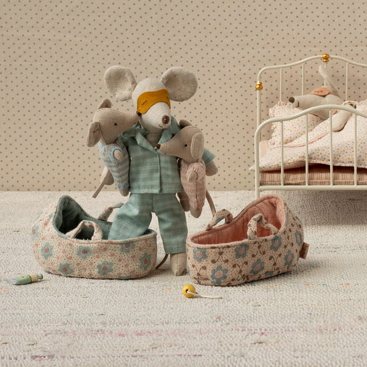 Bébé souris Maileg fille et son couffin