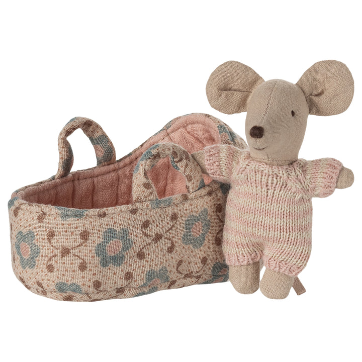 Bébé souris Maileg fille et son couffin