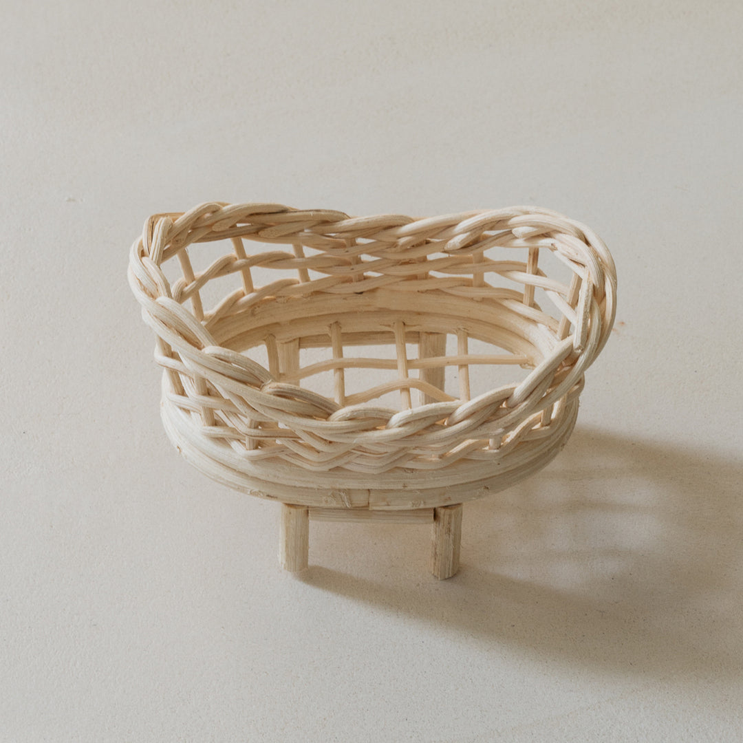 Mini berceau en rotin - Jouet et accessoire maison de poupée