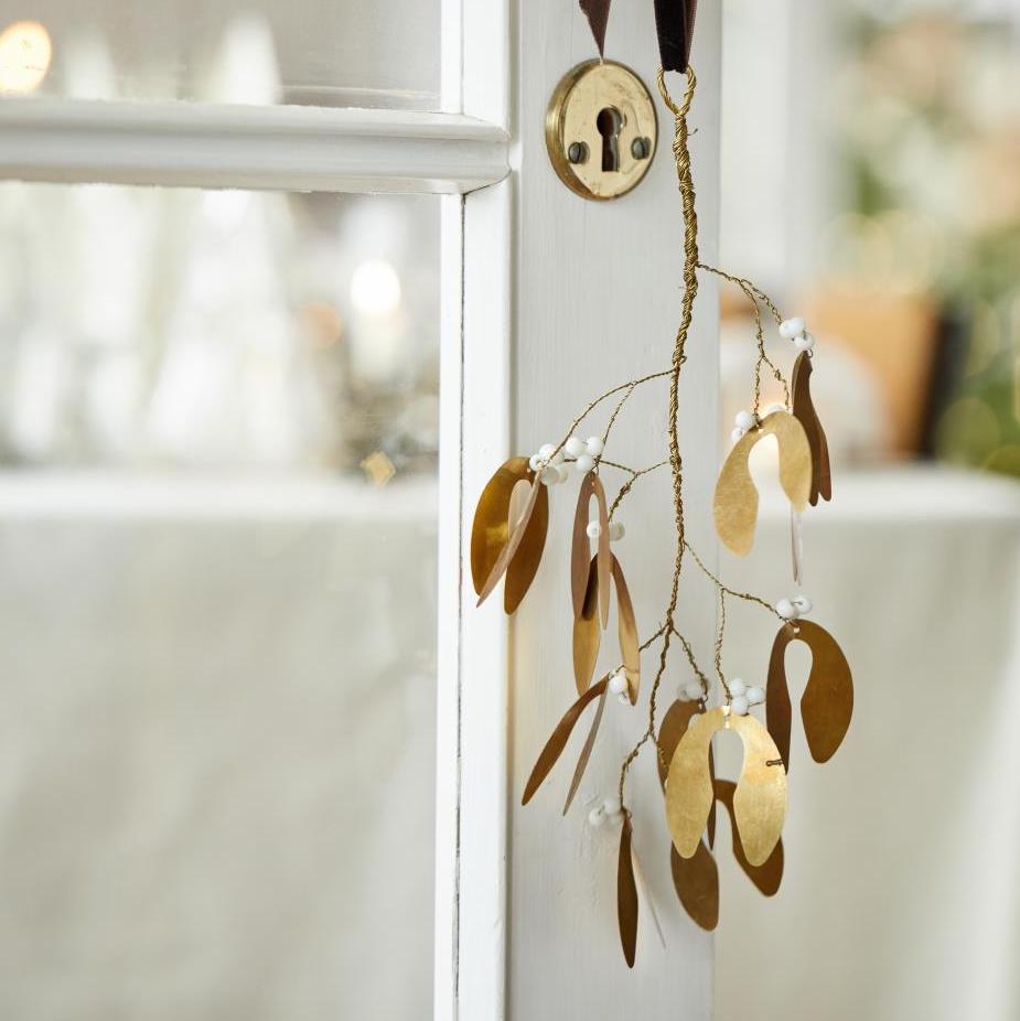 Grande branche de gui en laiton et perles