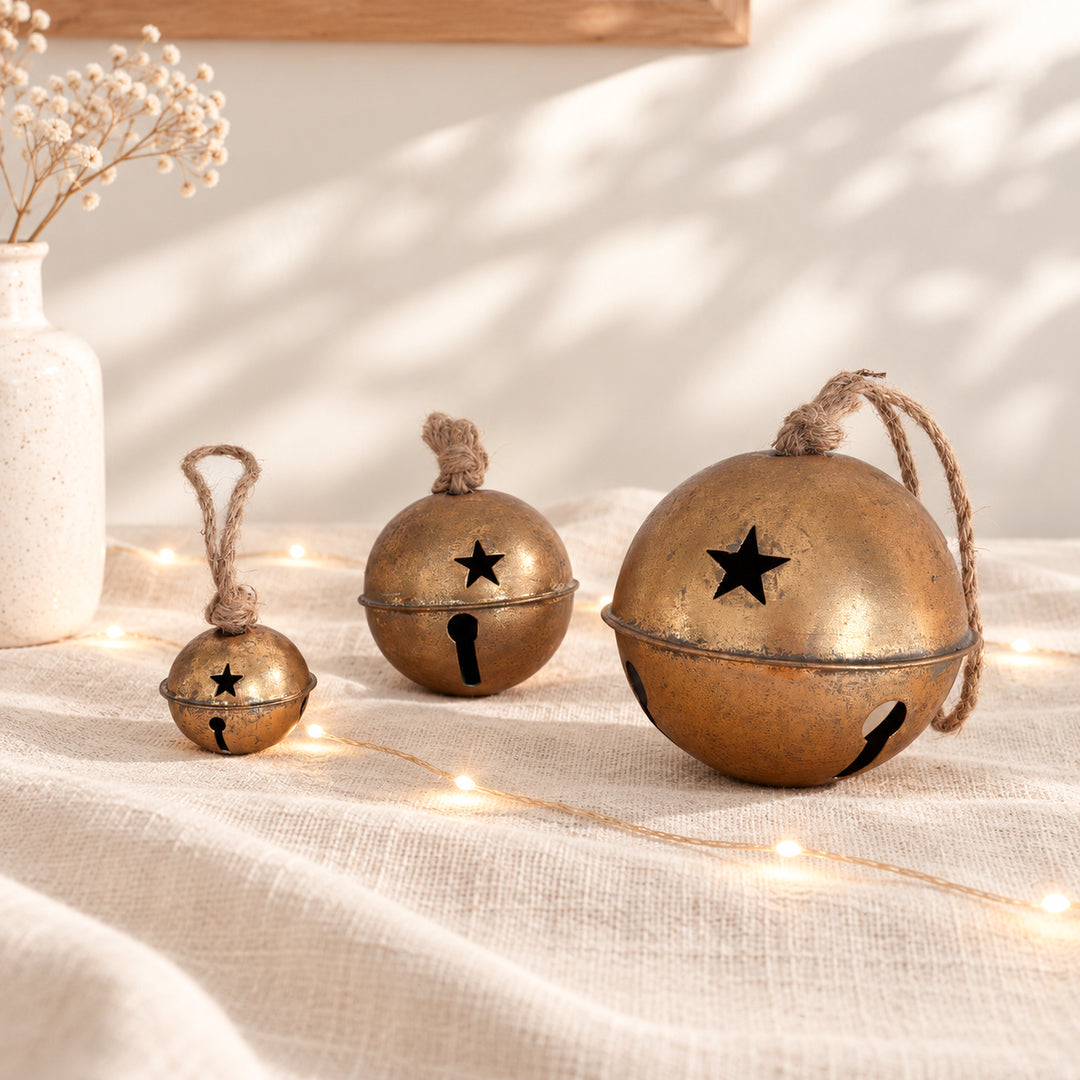 Cloche dorée avec étoiles ajourées - 3 tailles disponibles