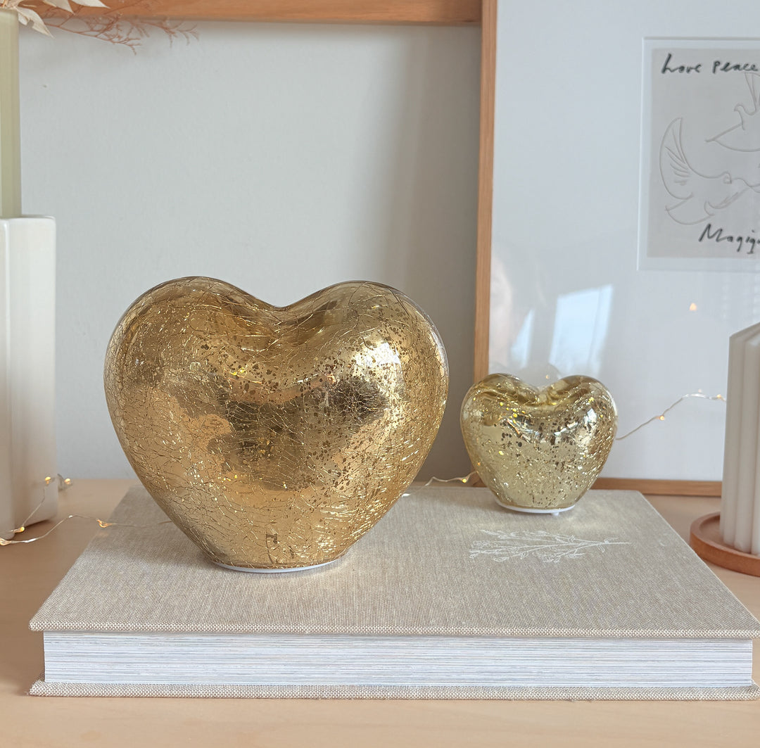 Pequeña lámpara corazón de LED dorado envejecido