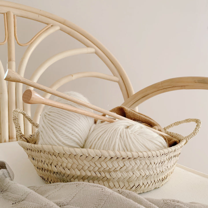 Corbeille ronde en feuilles de palmier