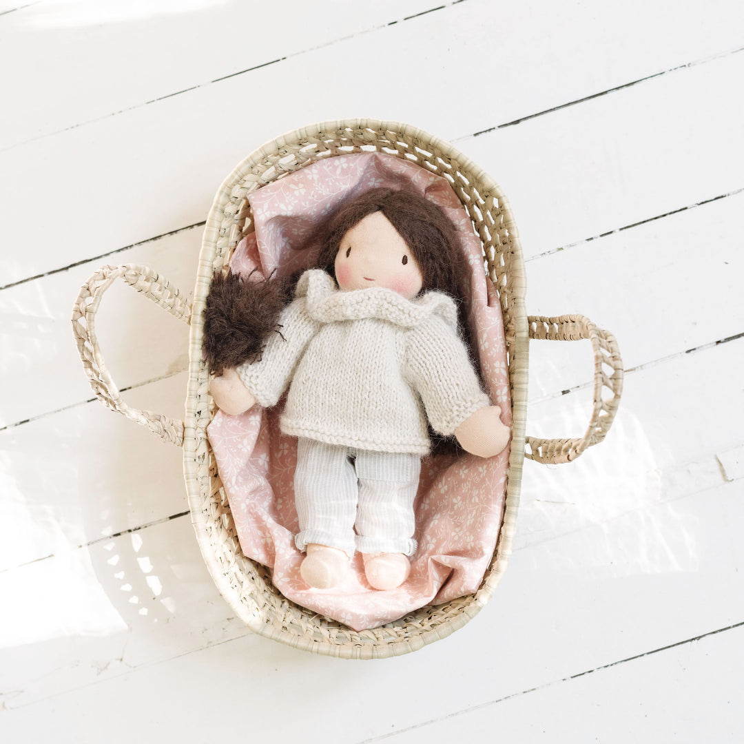 Petit couffin en paille pour poupée