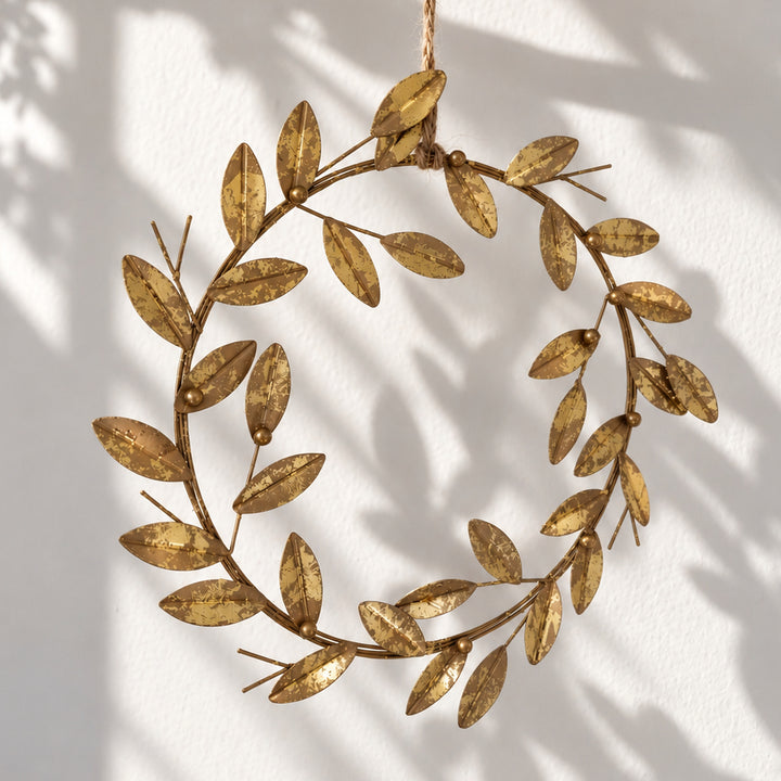 Couronne de feuilles dorées