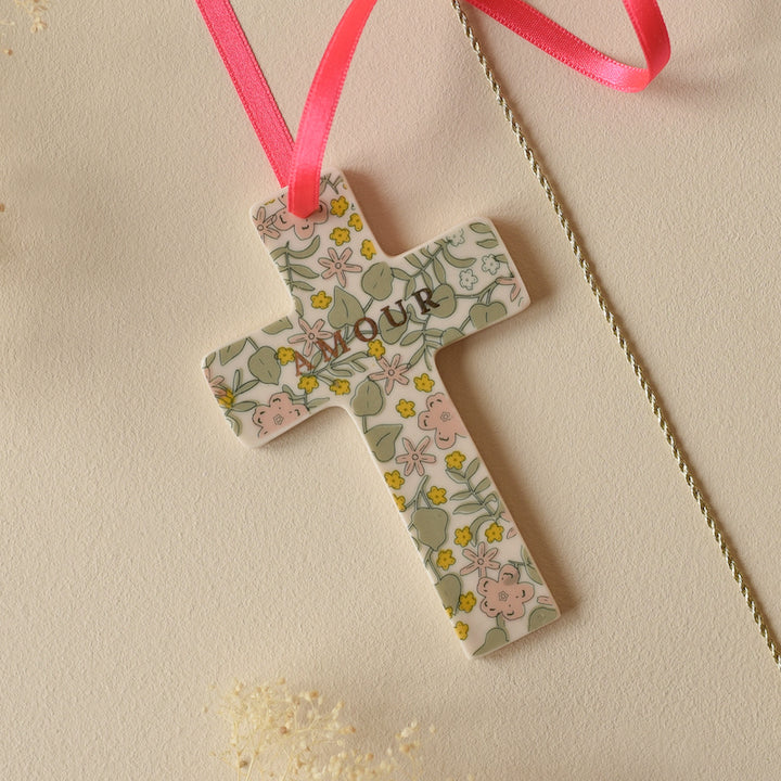 Cruz de pared lirio "Amor" Baubels