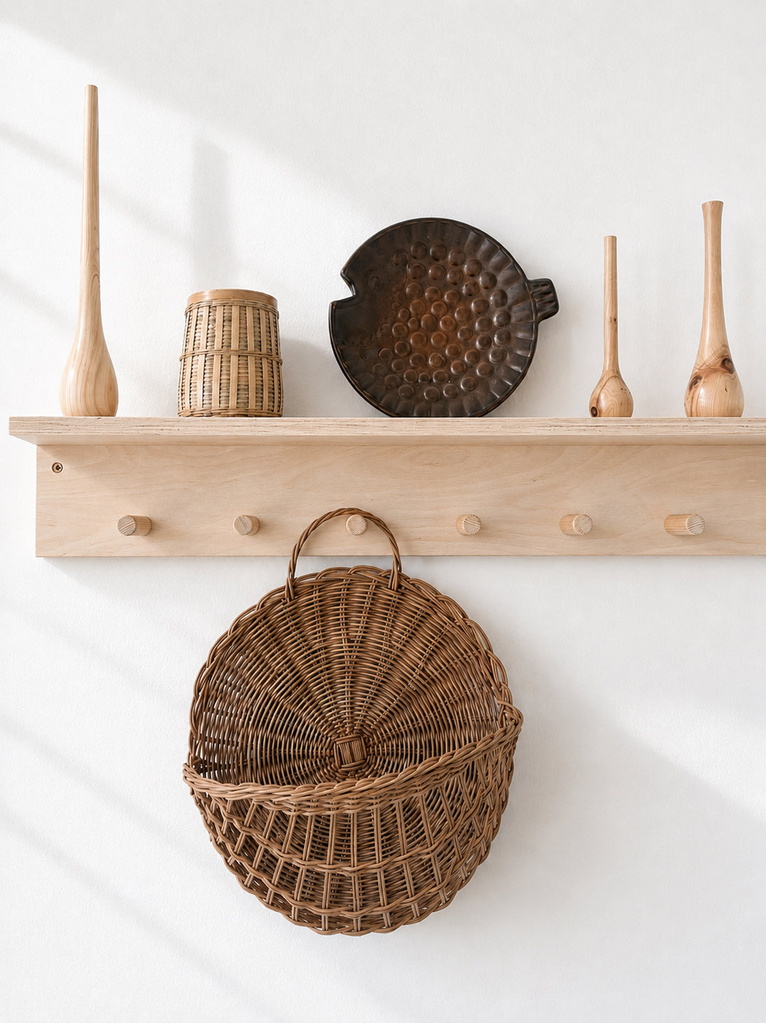 Cesta redonda calada de pared