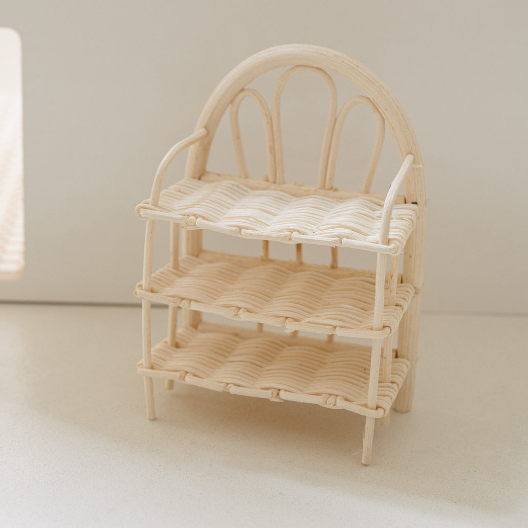 Mini étagère en rotin - Jouet et accessoire maison de poupée