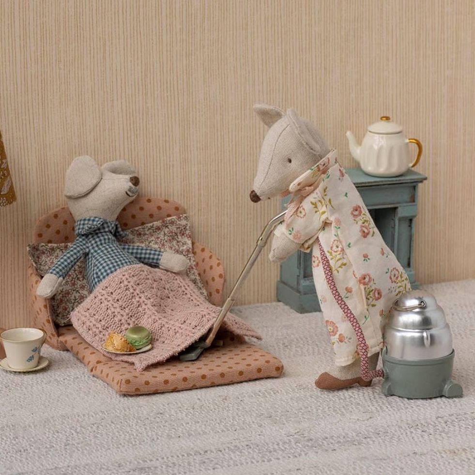 Souris grands-parents dans leur boîte à allumettes Maileg