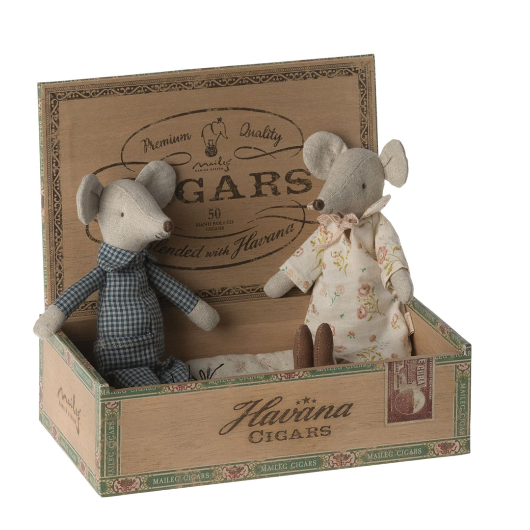 Souris grands-parents dans leur boîte à allumettes Maileg