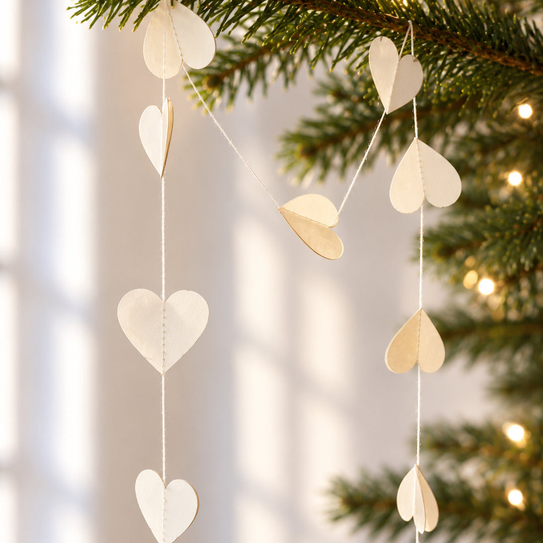 Guirlande de coeurs en papier blanc