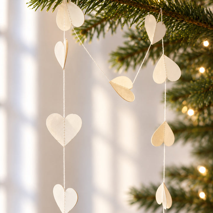 Guirlande de coeurs en papier blanc
