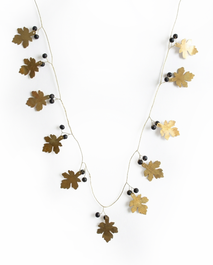 Guirlande en laiton feuilles et perles
