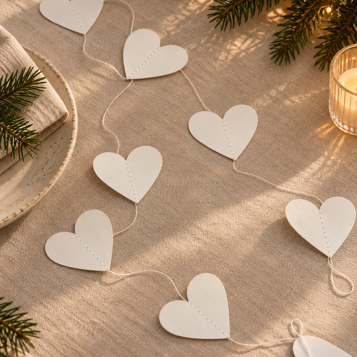 Guirlande de coeurs en papier blanc
