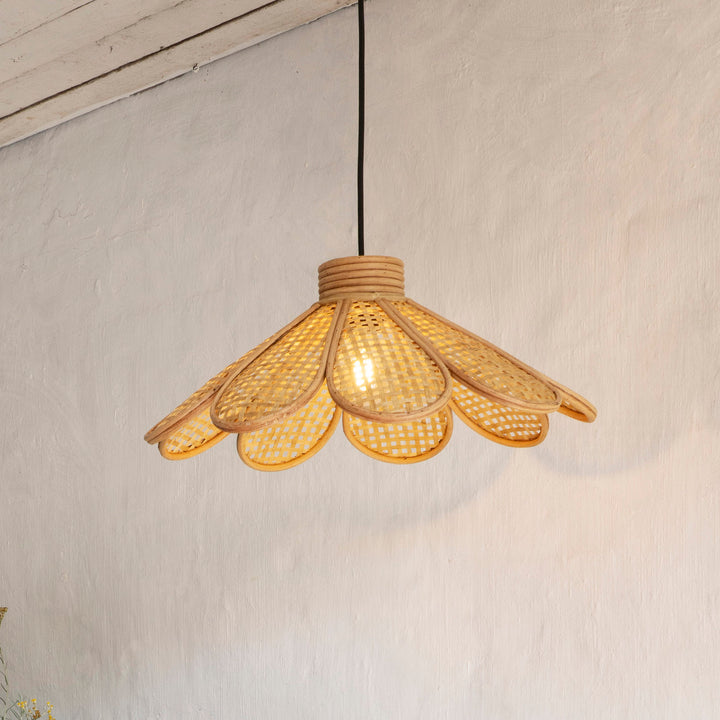 Luminaire Fleur Rattan Tressé Madam Stoltz