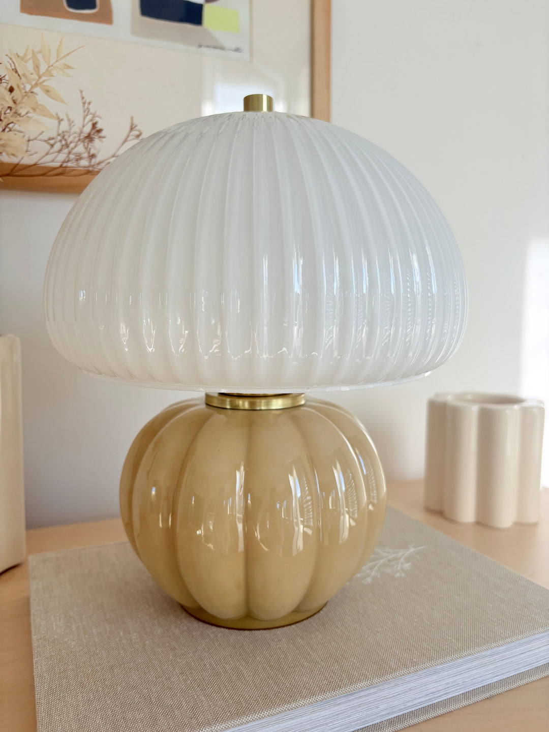 Charlie beige glass lamp