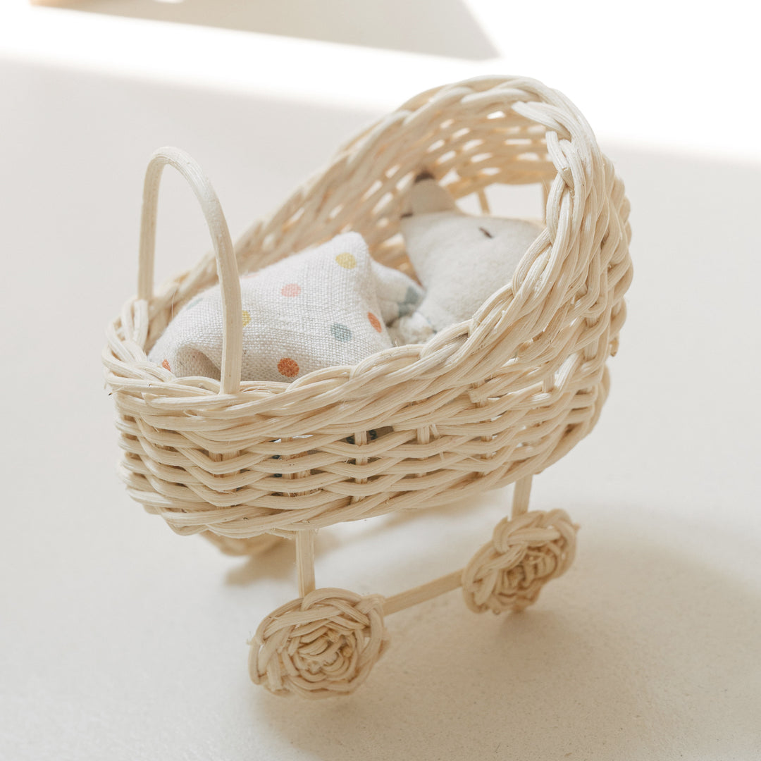 Mini landeau en rotin - Jouet et accessoire maison de poupée