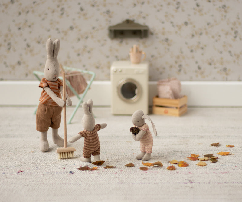 Rabbit with his camel "Maileg" outfit