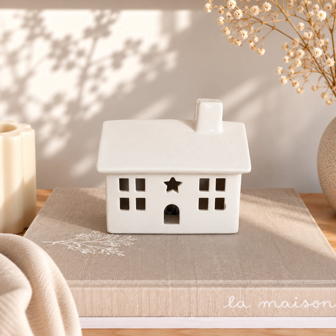 Maison Blanche avec étoile à LED