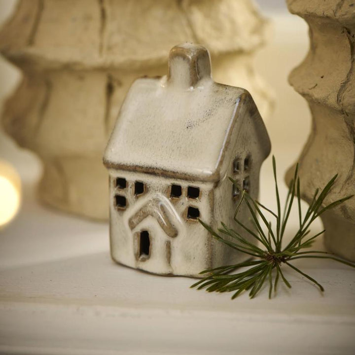 Petite maison beige en céramique