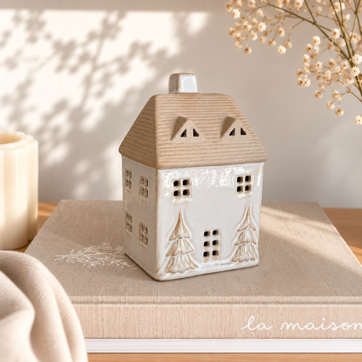 Maison en céramique avec sapins à LED