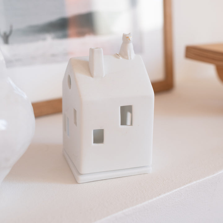 Maison avec chat sur le toit Rader