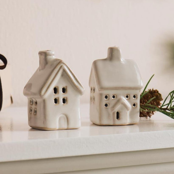 Petite maison beige en céramique