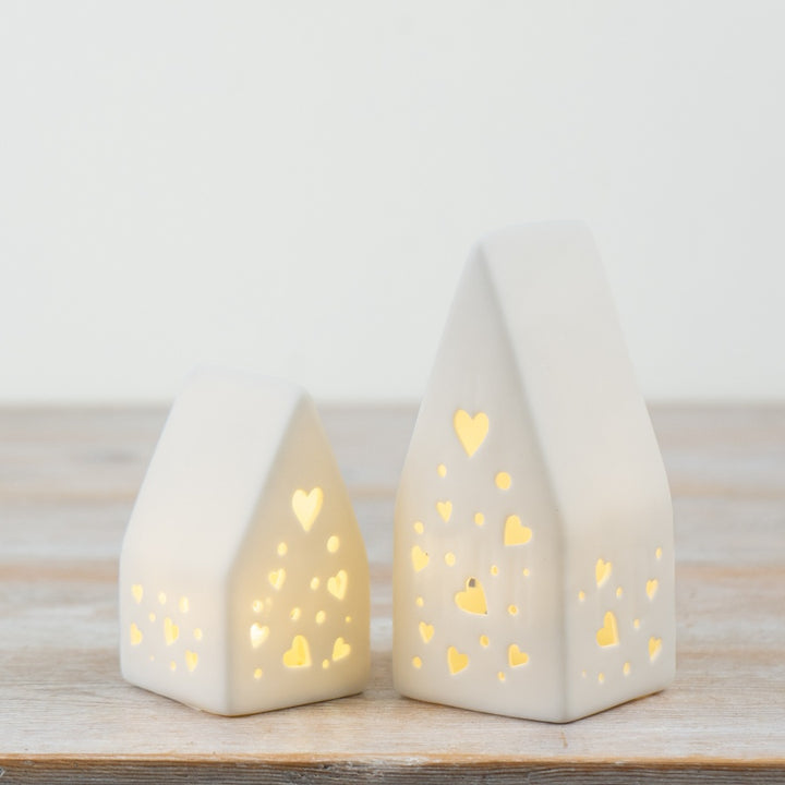 Petite maison avec coeurs en céramique à LED