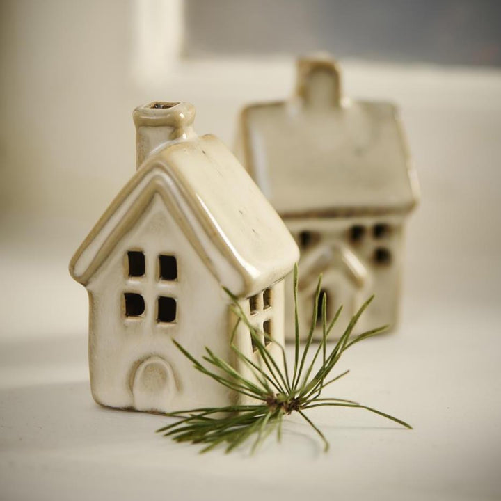 Petite maison en céramique beige
