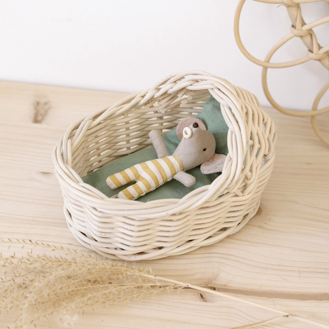 Mini rattan Moses basket for doll