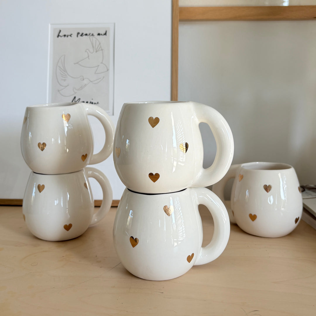 Mug blanc avec coeurs dorés