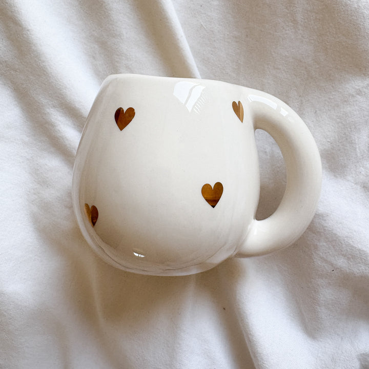 Mug blanc avec coeurs dorés