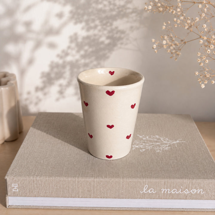 Mug avec coeurs rouges - fabriqué à la main en france