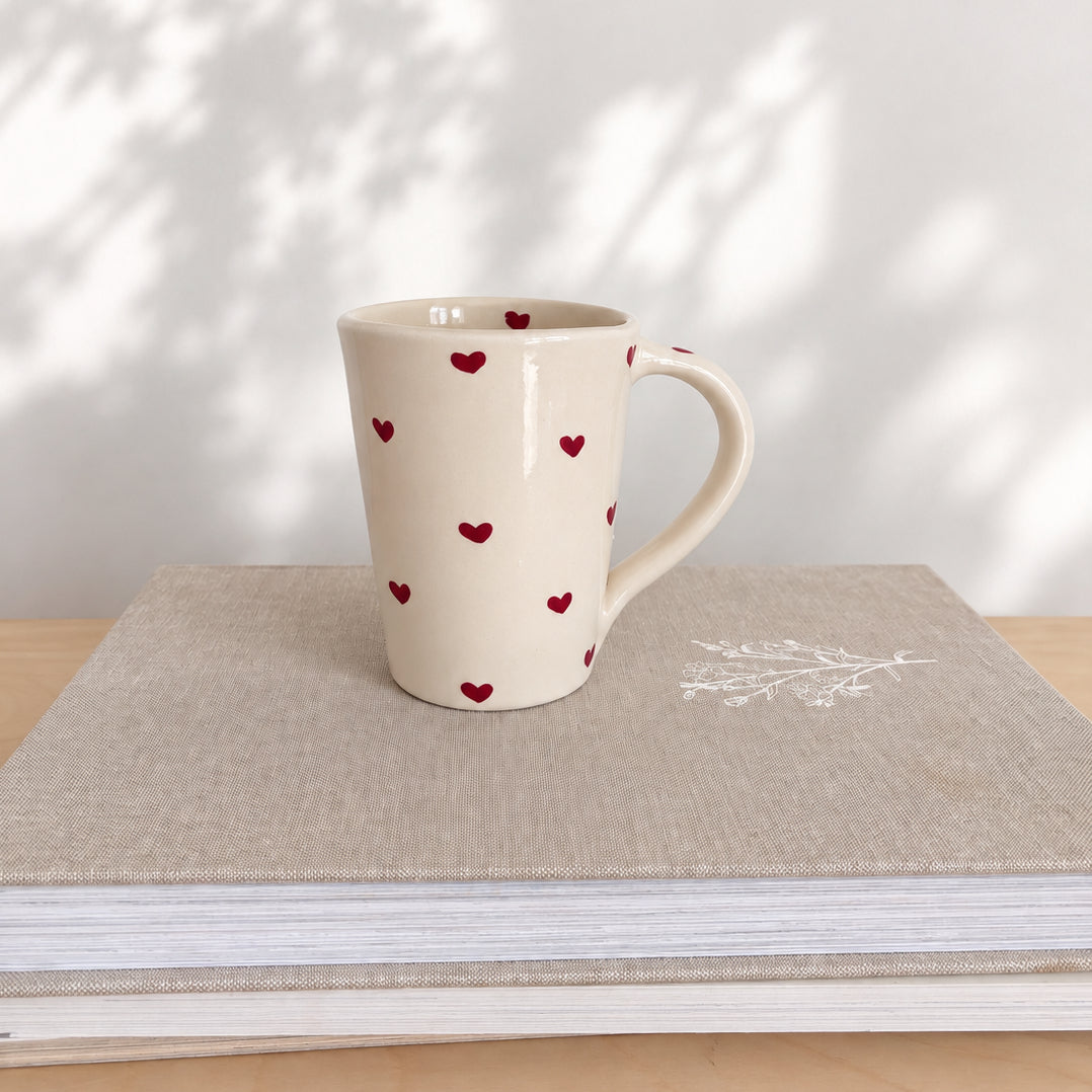 Mug avec motifs de coeurs rouges - fabriqué en France