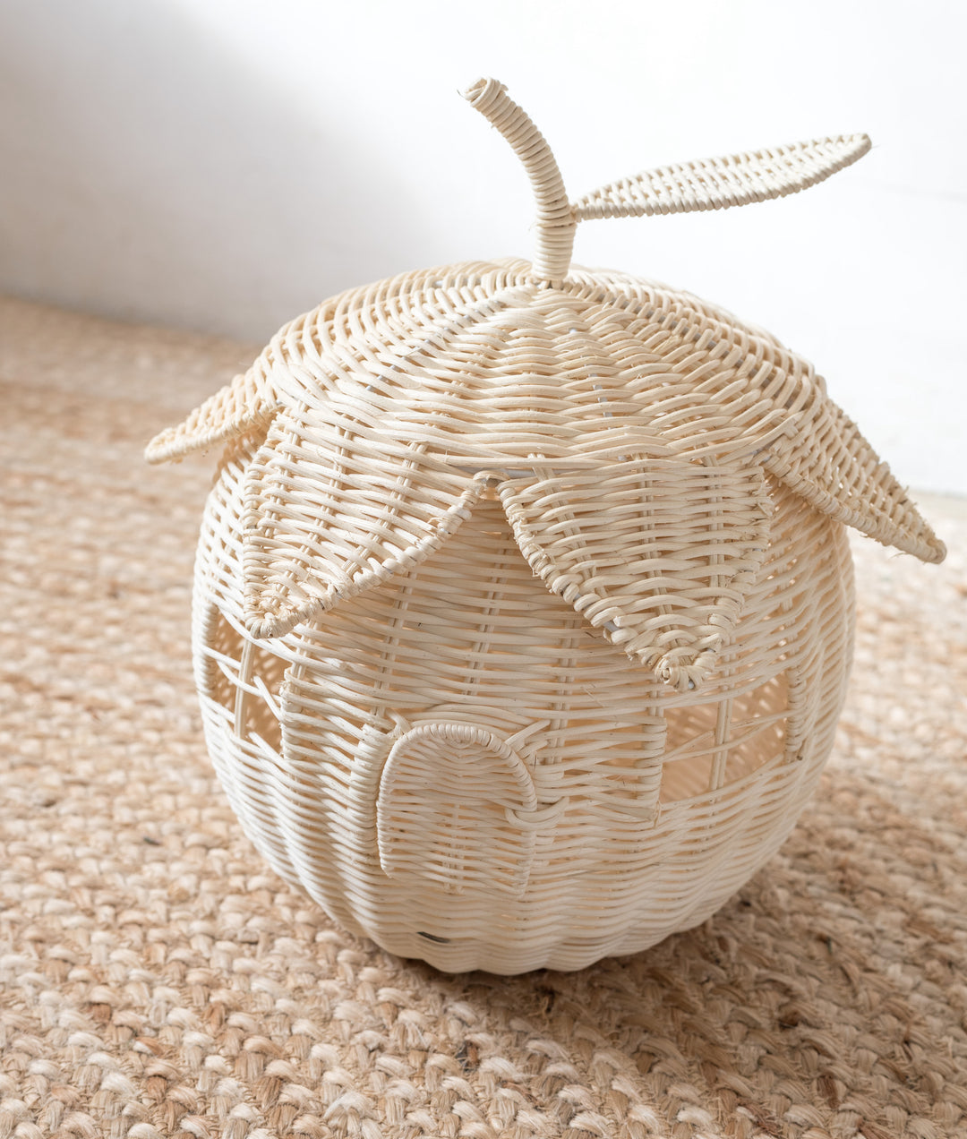 Blonde rattan strawberry house basket