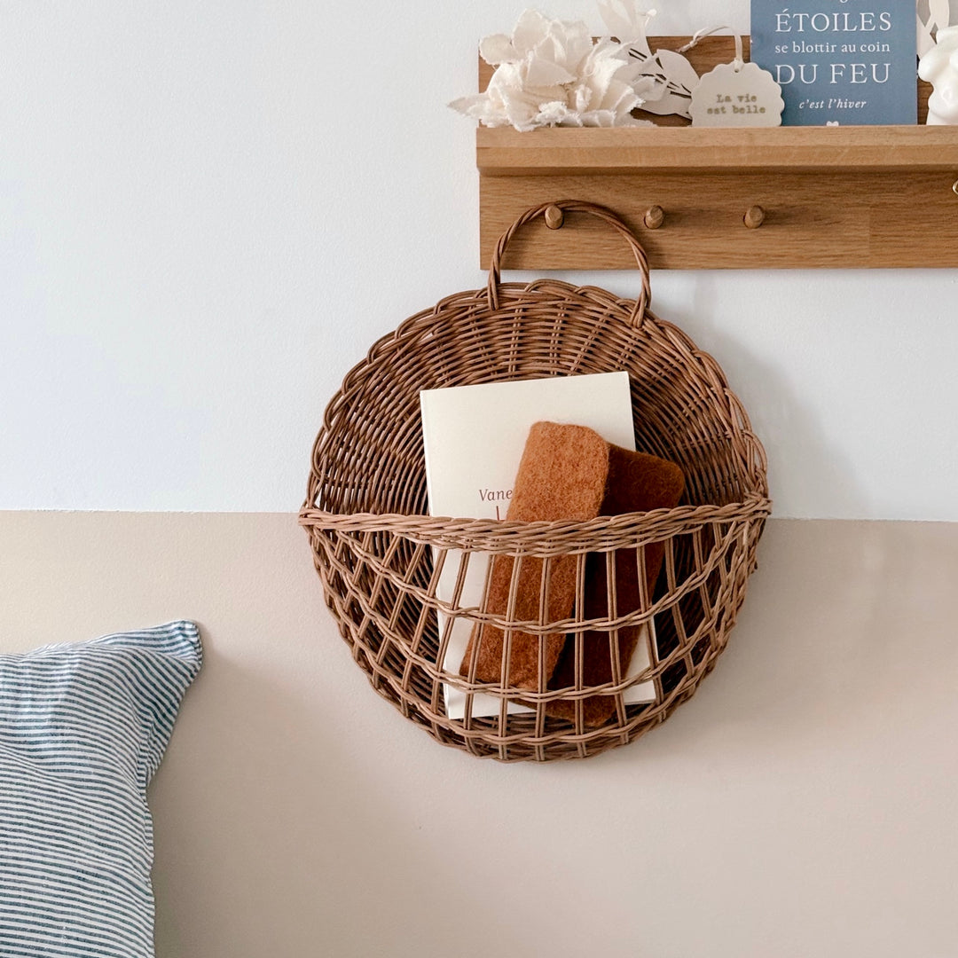Round openwork wall basket