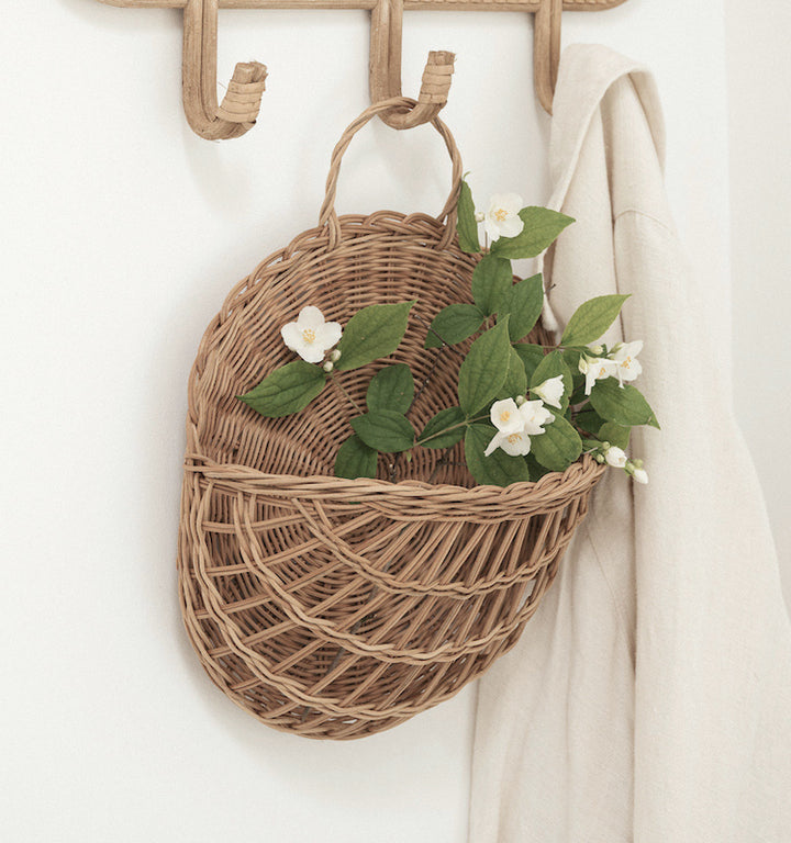 Round openwork wall basket