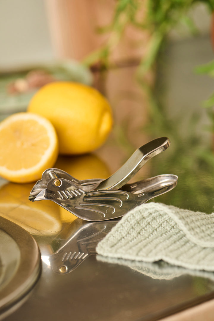 Bird-shaped lemon squeezer