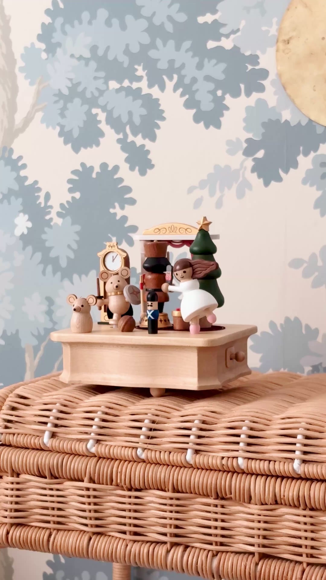 "Wooderful life" Nutcracker Music Box