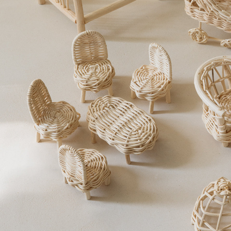 Mini salle à manger en rotin naturel – Jouet et accessoire maison de poupée