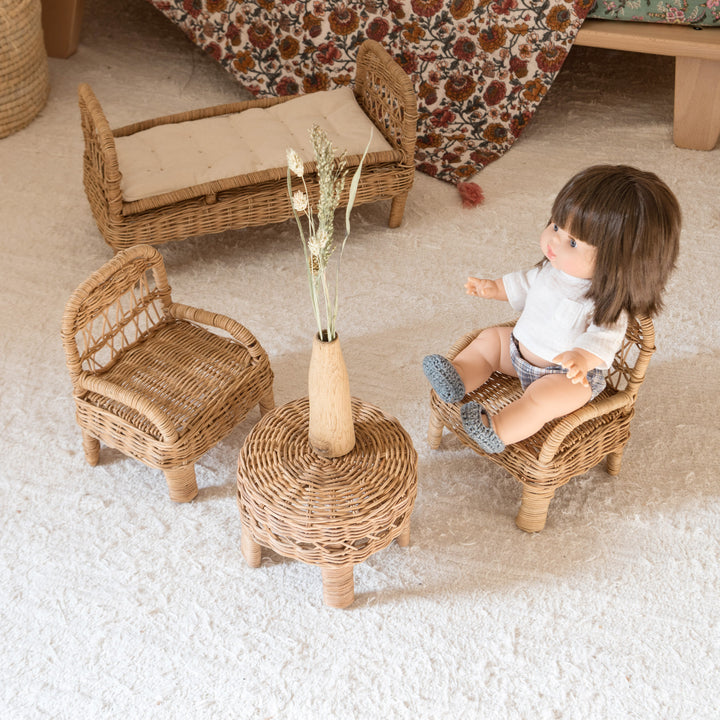 Table et chaises pour poupée en rotin