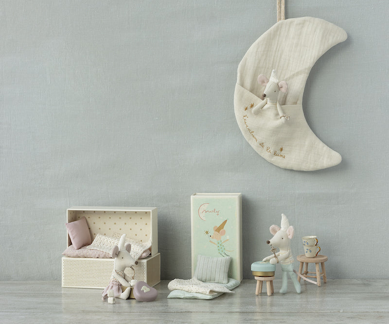 Boy tooth fairy mouse with his "Maileg" box