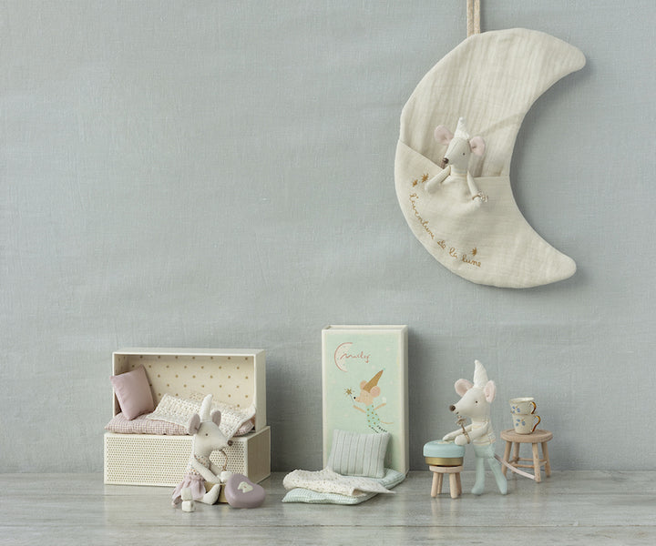 Boy tooth fairy mouse with his "Maileg" box