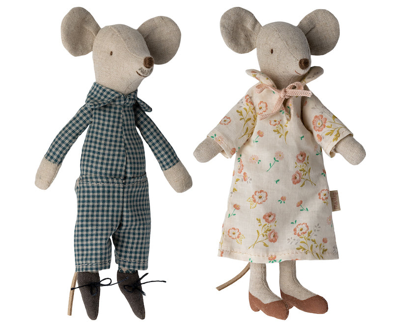 Grandparents mice in their "Maileg" matchbox